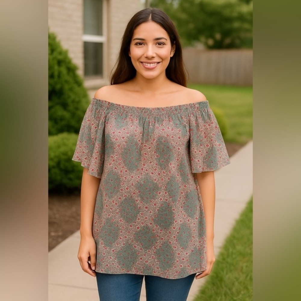 Twentyone Women's Gray Sheer Smocked Neckline Short Sleeve Top EUC M #1974